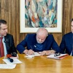 Lula assina decreto que muda regras do vale-alimentação e refeição