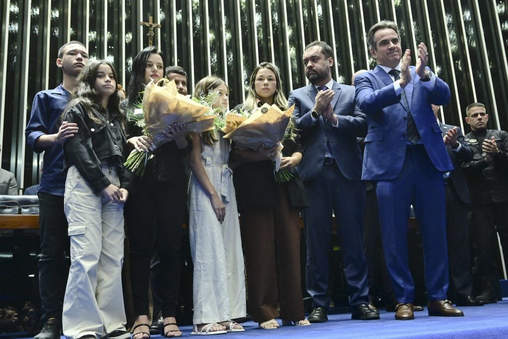 Senado homenageia governo Castro e policiais por operação letal no Rio