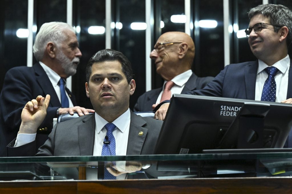 Senado aprova proibição de descontos em benefícios do INSS