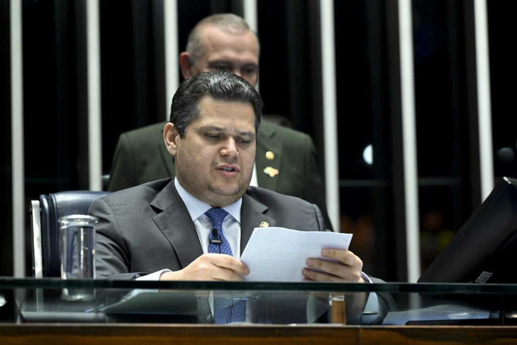 Alcolumbre confirma sessão para analisar vetos de Lula nesta semana