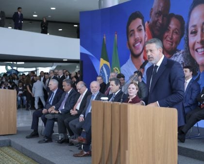 Como o Centrão reagiu aos afagos de Lira a Lula 