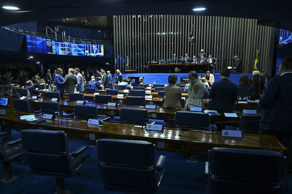Senado aprova projeto que torna crime barricadas para cometer crimes
