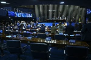 Senado aprova projeto que torna crime barricadas para cometer crimes
