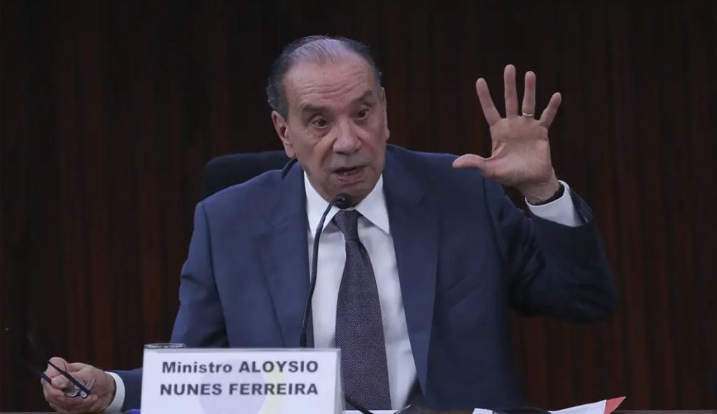 Prisão de Bolsonaro e cúmplices fecha ciclo de supremacia militar sobre o poder civil, diz ex-chanceler