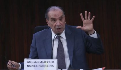 Prisão de Bolsonaro e cúmplices fecha ciclo de supremacia militar sobre o poder civil, diz ex-chanceler