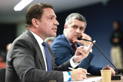 Post de esposa expõe reencontro em Miami e reforça fuga de Ramagem