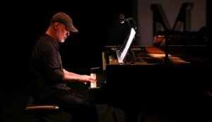 Antonio Pinto, reverenciado compositor de filmes como ‘Central do Brasil’, celebra 30 anos de carreira