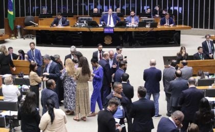 Tecavüz mağduru çocuklar için yasal kürtajı daha da zorlaştıran yasa tasarısı hakkında her bir temsilci nasıl oy kullandı?