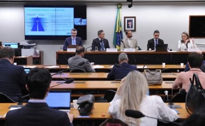 Mudanças em regras para buscas e abordagens policiais avançam na Câmara