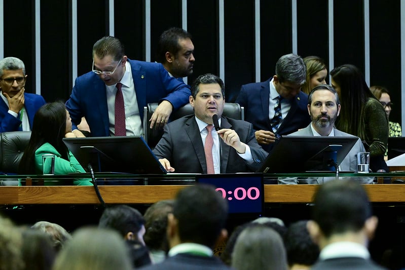 Congresso impõe derrota a Lula e derruba 56 vetos ao licenciamento ambiental
