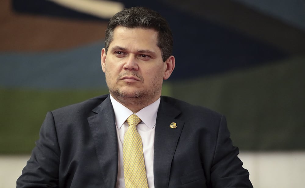 Alcolumbre cancela sabatina de Jorge Messias e critica o governo