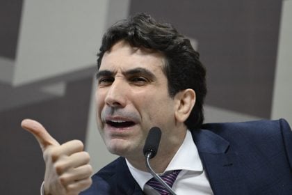 Galípolo defende manutenção de juros altos e diz que BC ‘tem obrigação legal’ de mirar meta de 3% na inflação