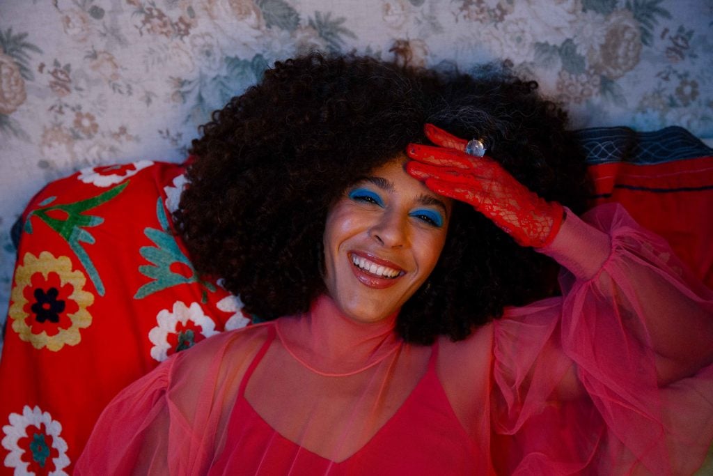 Em ‘Avia’, Josyara busca a consolidação da carreira com um trabalho colaborativo