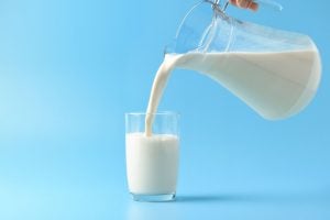 6 mitos e verdades sobre o consumo de leite e a saúde feminina