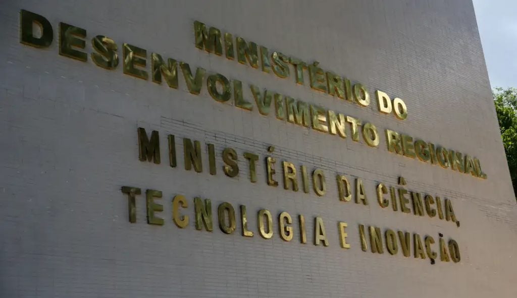 Ministério homenageia CartaCapital por publicações sobre a Lei do Bem