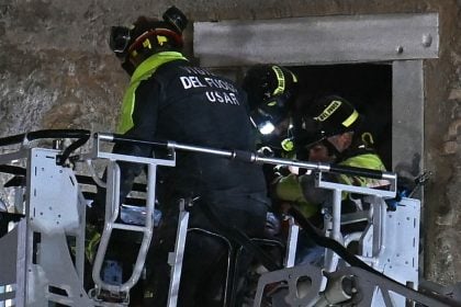 Trabalhador é resgatado dos escombros de torre medieval em Roma
