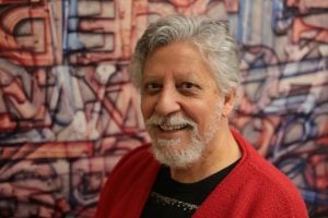 Zécarlos Ribeiro, do grupo Rumo, lança álbum solo com caminho próprio e engenhoso