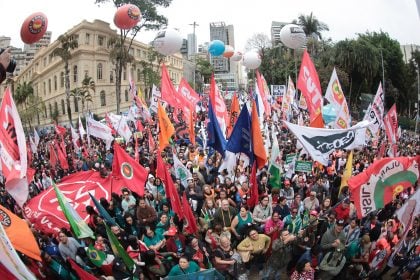 Isenção do IR é vitória dos trabalhadores, dizem centrais sindicais