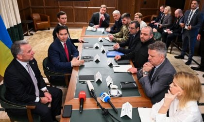 Funcionários dos EUA e delegação da Ucrânia iniciam negociações na Flórida