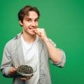 6 benefícios das sementes de girassol para a saúde e como usá-las