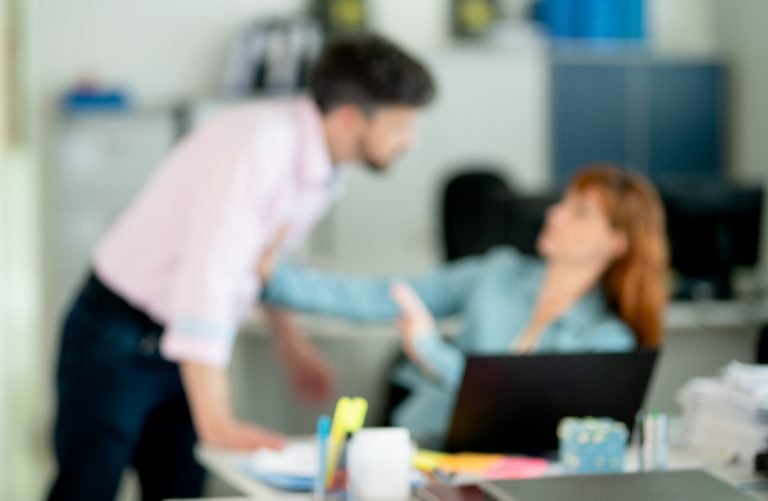 Assédio pressiona empresas com perdas e riscos crescentes