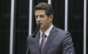 Moraes marca interrogatório de Ricardo Salles em caso de contrabando de madeira