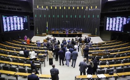 Câmara aprova urgência de projeto que suspende resolução sobre aborto legal em menores vítimas de violência