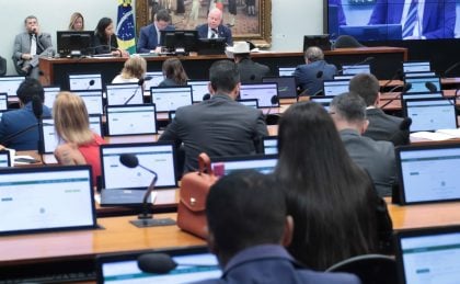 CCJ da Câmara aprova projeto que permite trocar candidato a vice ou a suplente até a véspera da eleição