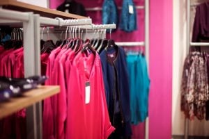 Inadimplência do crediário cai pelo 4º mês e fecha outubro em 7,99%