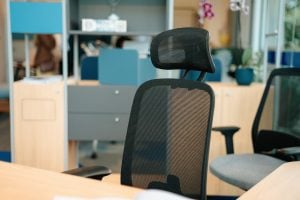 Seis tendências que vão orientar o mobiliário corporativo em 2026