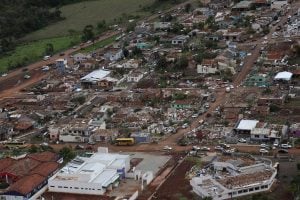 Paraná decreta calamidade pública após tornado destruir cidade