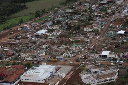 Paraná decreta calamidade pública após tornado destruir cidade