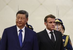 Macron cobra envolvimento da China em negociações sobre a paz na Ucrânia
