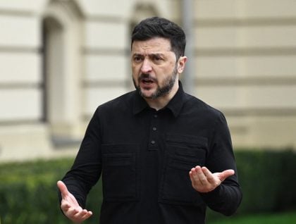 Polícia irlandesa investiga incidente com drones na chegada de Zelensky a Dublin