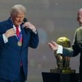 Após ser ignorado pelo Nobel, Trump recebe Prêmio da Paz da Fifa