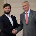 Kast visita Boric e inicia conversas para transição presidencial no Chile