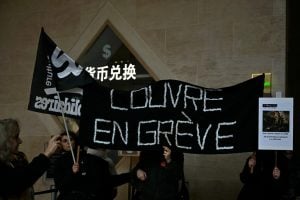 Greve de funcionários do Louvre prossegue, mas museu reabre parcialmente