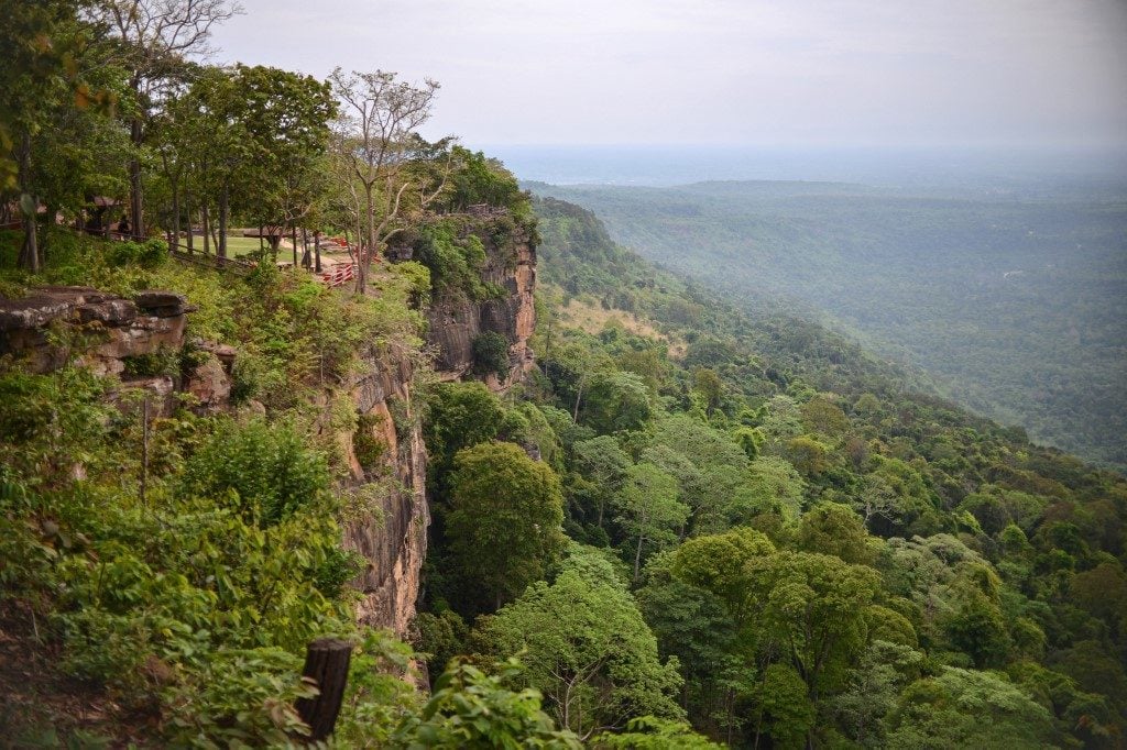 Camboja acusa Tailândia de intensificar ataques durante negociações sobre a fronteira