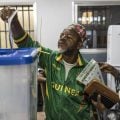 Guiné realiza eleições com líder da junta militar como favorito
