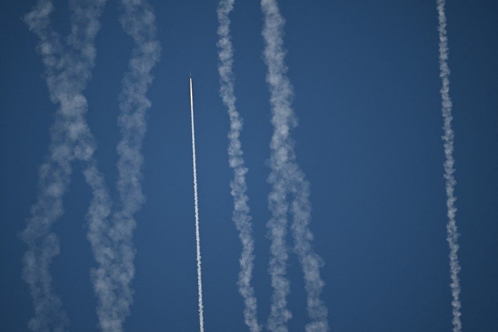 China diz ter ‘concluído com sucesso’ exercícios militares em Taiwan