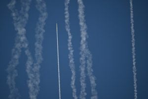 China diz ter ‘concluído com sucesso’ exercícios militares em Taiwan