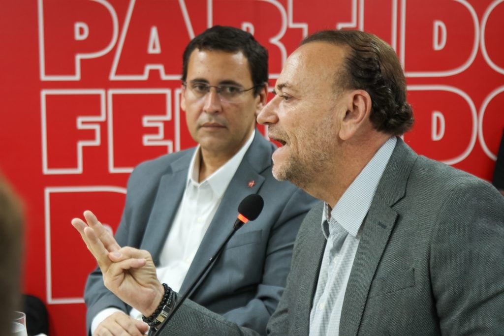 ‘Ninguém levará a sério’, diz presidente do PT sobre a candidatura de Flávio Bolsonaro