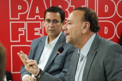 ‘Ninguém levará a sério’, diz presidente do PT sobre a candidatura de Flávio Bolsonaro