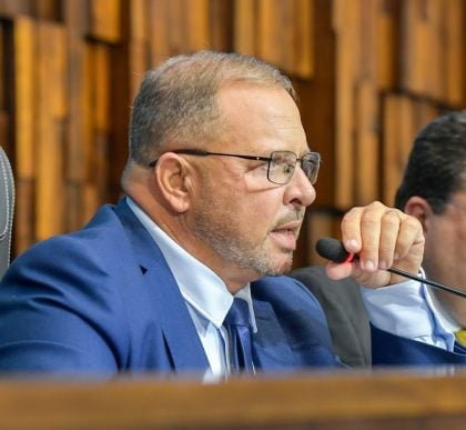 Quem é o deputado do PL que assumiu a presidência da Alerj após afastamento de Bacellar