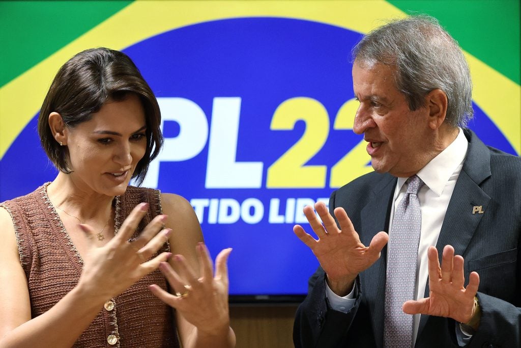 Michelle tenta esfriar crise com filhos de Bolsonaro, mas volta a atacar possível aliança com Ciro Gomes