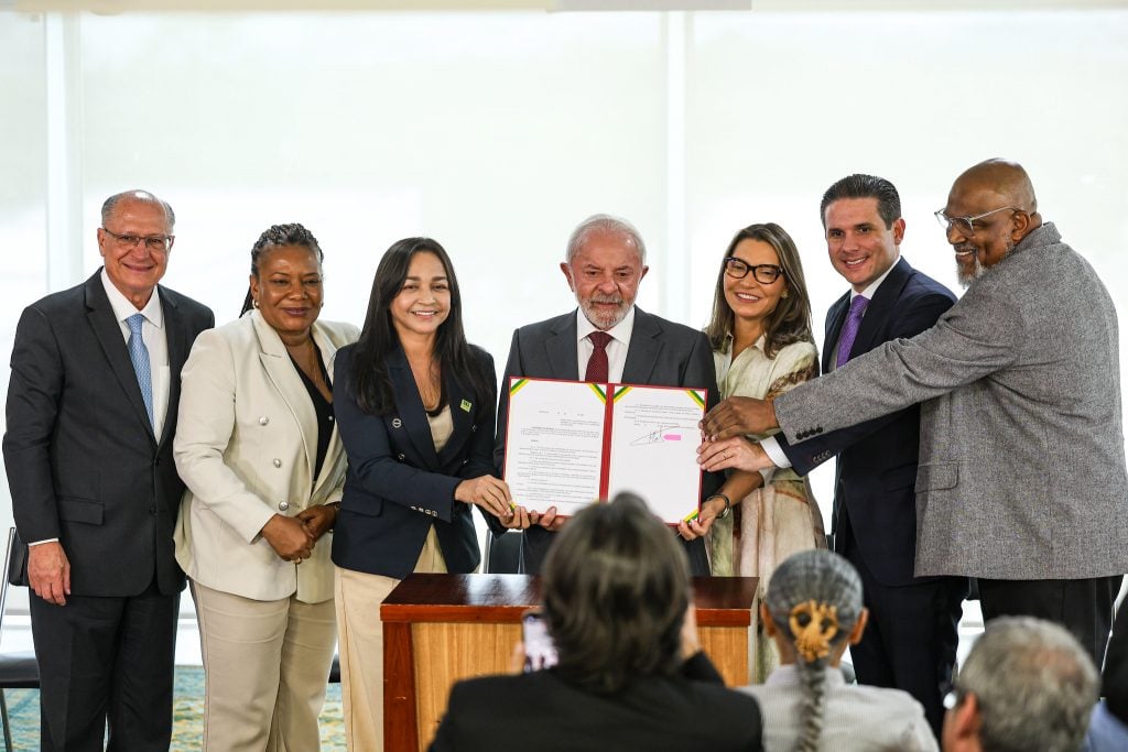 Em novo aceno aos evangélicos, Lula assina decreto que reconhece música gospel como manifestação cultural