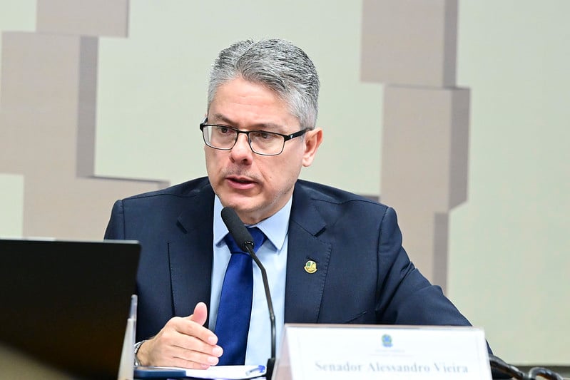 Alessandro Vieira retira voto contra o PL da Dosimetria e acompanha relator na CCJ