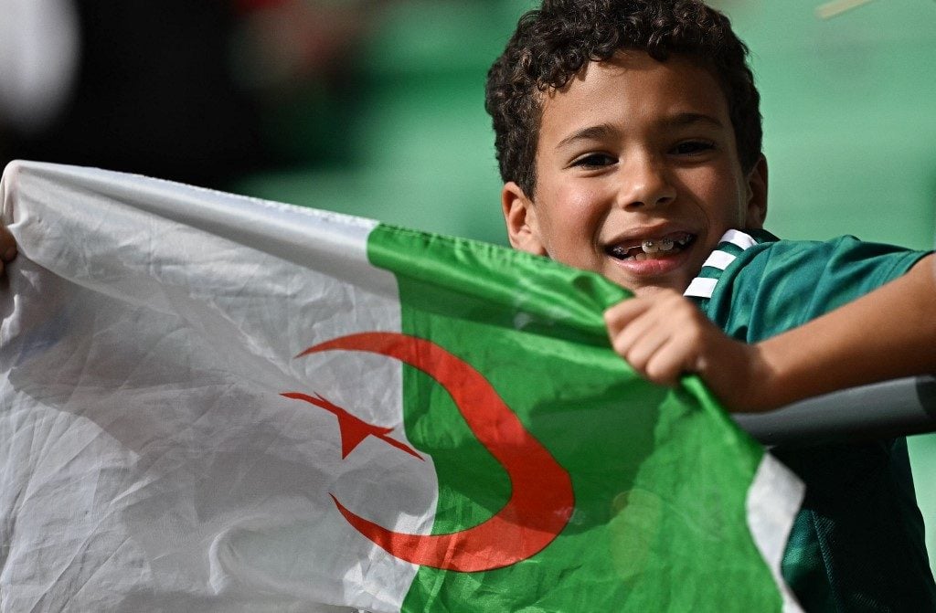 Argélia aprova lei que classifica a colonização francesa como um crime