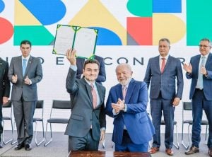 Lula anuncia a saída de Sabino do Ministério do Turismo 