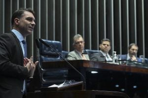 Centrão se vê contrariado com pré-candidatura de Flávio Bolsonaro e estuda chapa ‘puro sangue’ em 2026